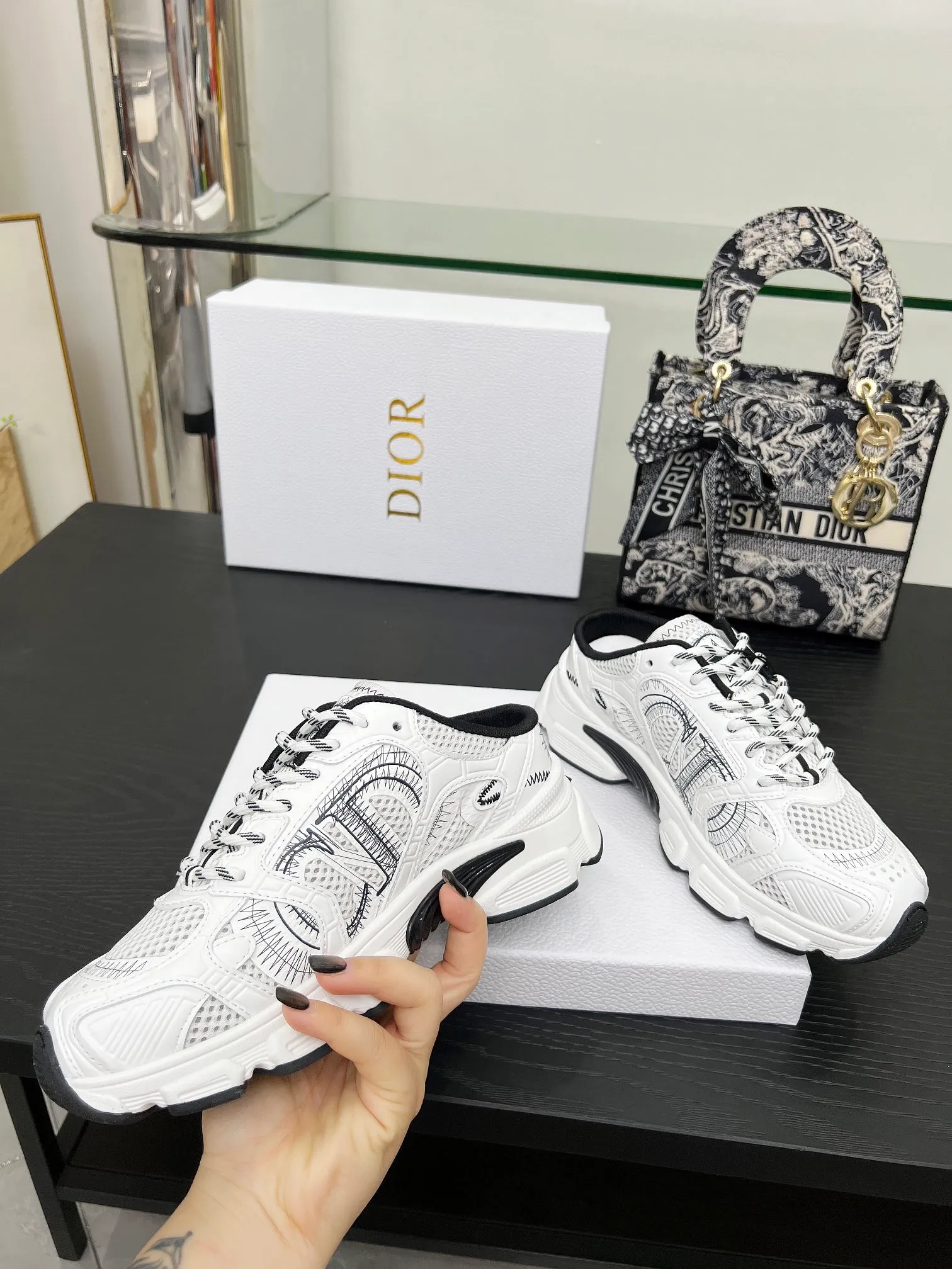 p560🐮🐮This Dior Chrono sports half slipper reinterprets running shoes with Dior's haute couture style. Gray mesh fabric is paired with tonal suede calfskin panels, the CD logo on the side, the star patch on the tongue and the Dior logo on the heel, all in classic fine detail. Featuring two-tone laces and a lightweight sole with star graphics, they can be worn year-round. Size: Women’s size 35-41 (35/42 can be customized) Men’s size 40-46 (men’s version is being printed) Color: 12 colors available
